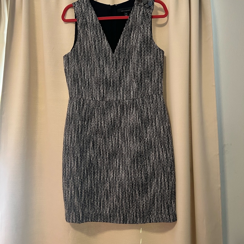 White House Black Market Black and White V-Neck Sheath Dress